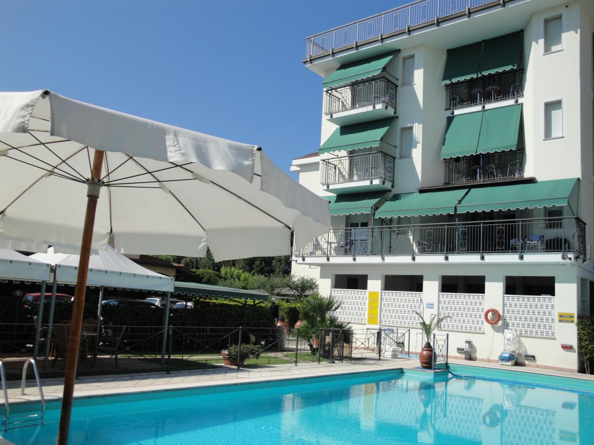 Hotel Suisse Marina di Pietrasanta Esterno foto