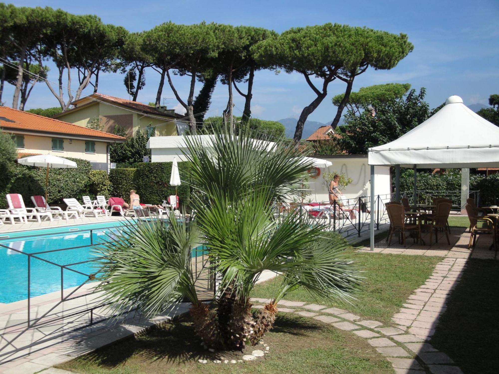 Hotel Suisse Marina di Pietrasanta Esterno foto