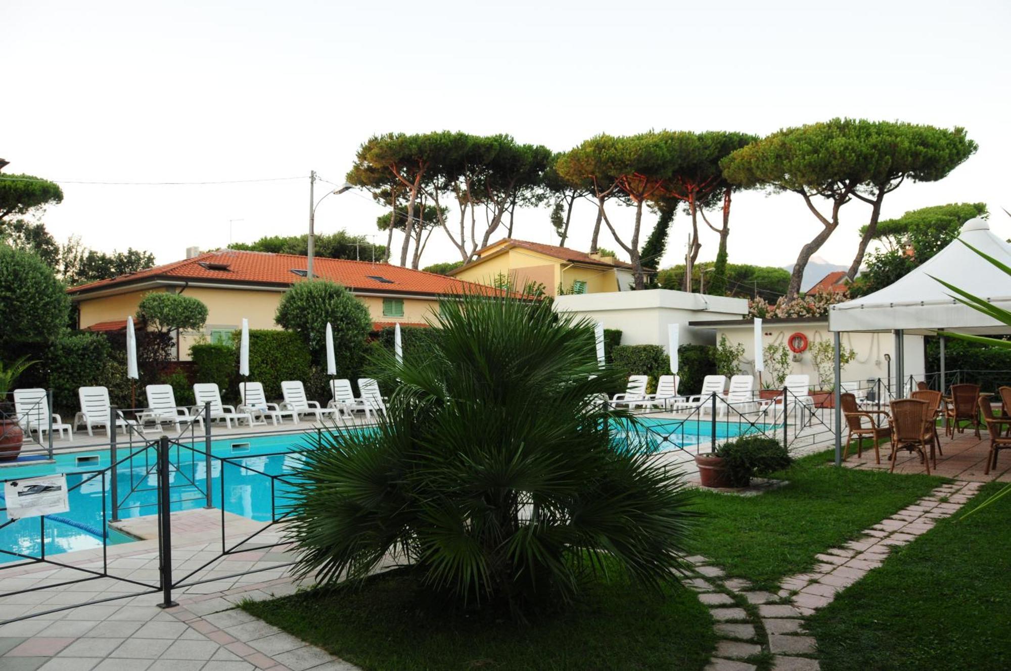 Hotel Suisse Marina di Pietrasanta Esterno foto