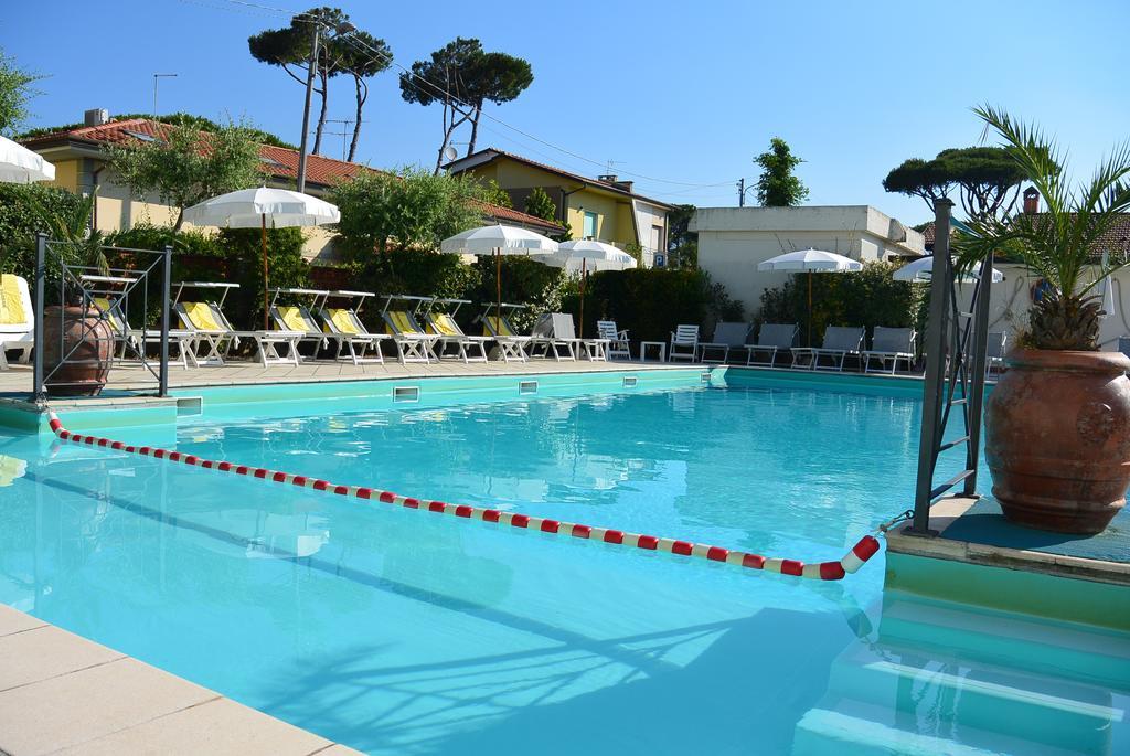 Hotel Suisse Marina di Pietrasanta Esterno foto